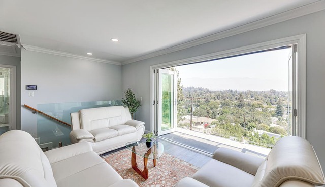 2 Mi to Rose Bowl Stadium: Mtn-view Gem w/Patio