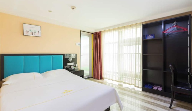 Dequan Railway Station Hotel
