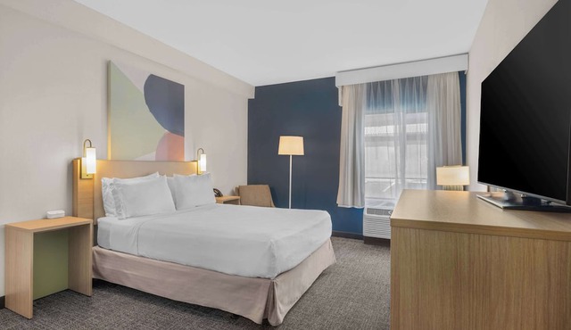 Spark by Hilton Bakersfield Central