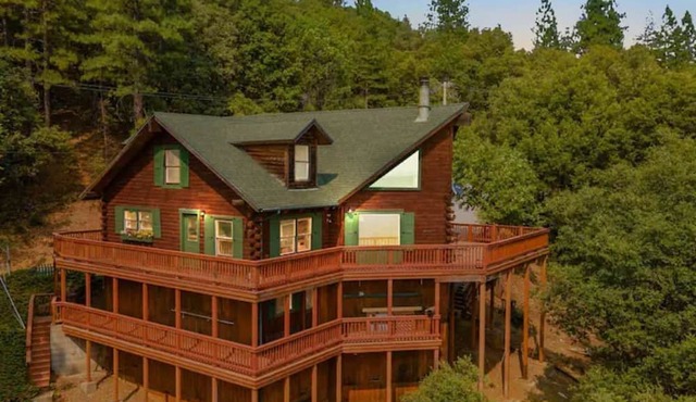 Stunning Cabin with Great Views and blissful sunsets!