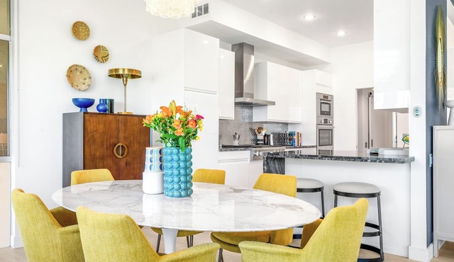 Lakeside Luxe: Seven Lakes Golf & Country Club stylish condo