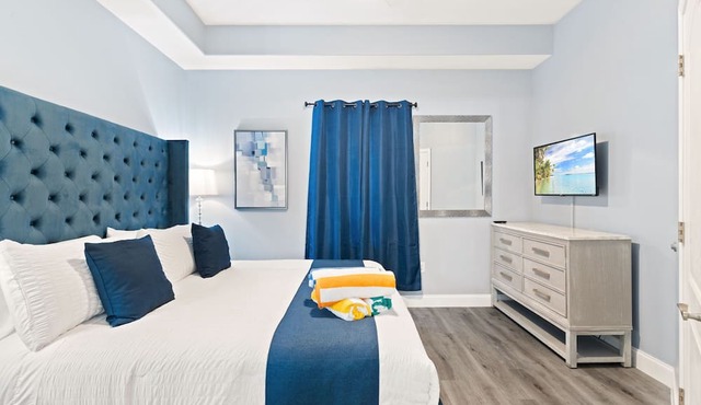 Condo is just 2 miles away from Disney, wonderful Lake view family-sized