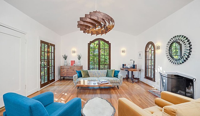 Hollywood Glam + Modern Comfort at Griffith Park