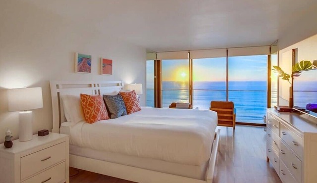 WOW 10th Fl Corner Unit * Ocean Views * Pool + Hot Tub