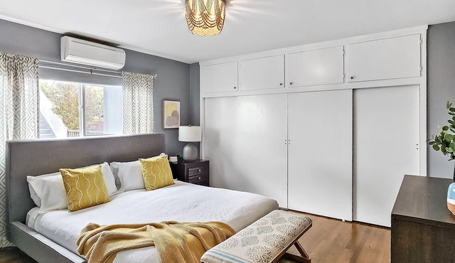 Spacious Apt. Min to Downtown Culver City & Venice Beach