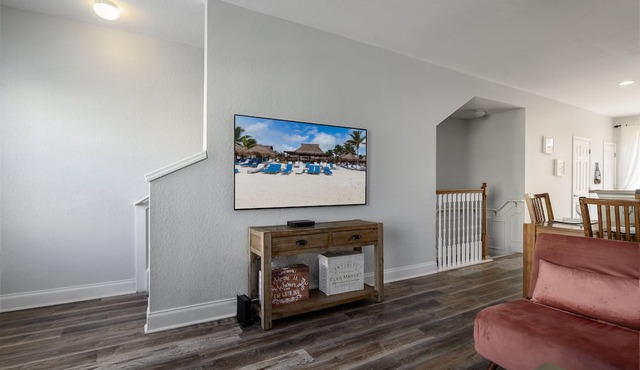 Casa Bella at Vista Cay: 3 Bed, Sleeps 8, Long Stays Near Major Attractions