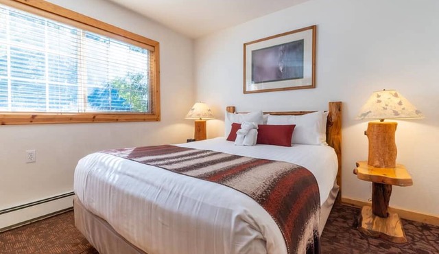 Red Wolf Lakeside Lodge
