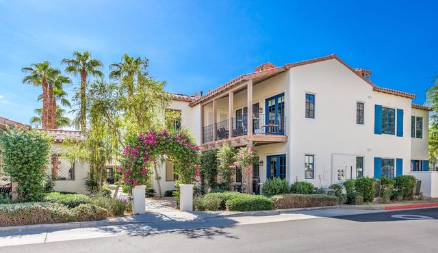 Mountain View! Luxurious Villa near Clubhouse with Mountain Views - Pet Friendly! - Upstairs (C48)
