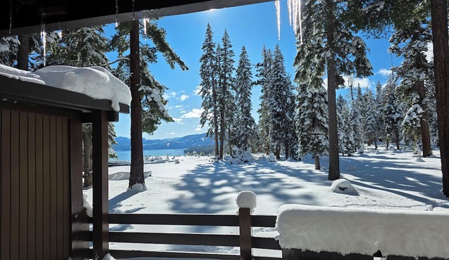 31 Night- Pet-Friendly Bluff Unit: Panoramic Lake Views & Trailside Living
