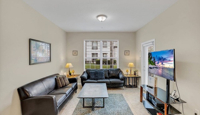 WOW Near all Parks. Walk to Dining. Next to OCCC. & Epic. Ground Floor