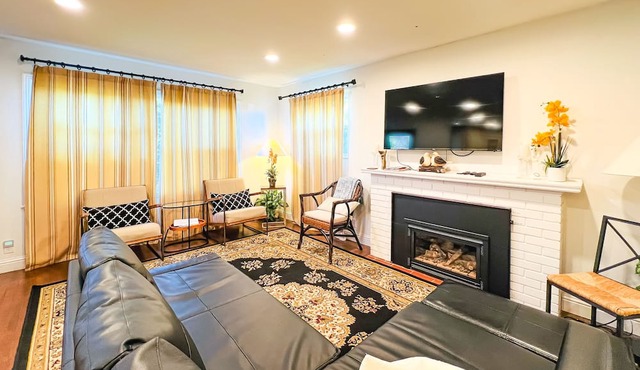 Monterey Co. Bungalow Near the Ocean - 2 Free Aquarium Passes Included!