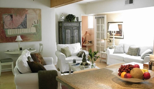 Charming Duplex with Private Yard. Pets Welcome