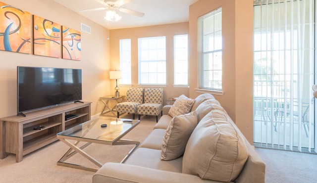 Stunning, Newly Renovated Condo, Near Disney and Universal