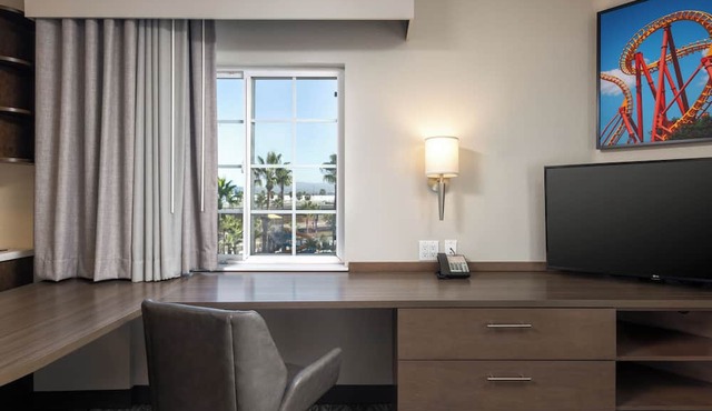 Accommodates 2 Studios w/Double Beds | Full Kitchen | Near Disneyland Resort