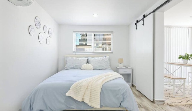Private 3 Units| 5 Beds | Close to Beach & Bars