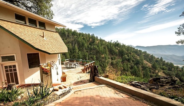 Rustic Mountain Lodge with Ocean Views near Palomar Observatory, Palomar Mountain CA