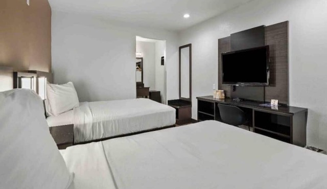 ADA|2 Beds|RI Shower|Micfridge