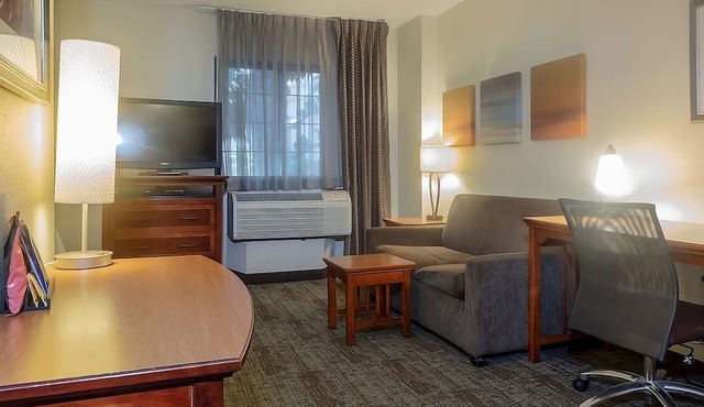 1BR Suite w/Kitchen just 2 Miles from Disney Reso