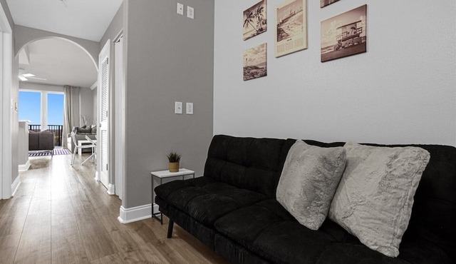 DREAM location at newly modern Lakeview spot