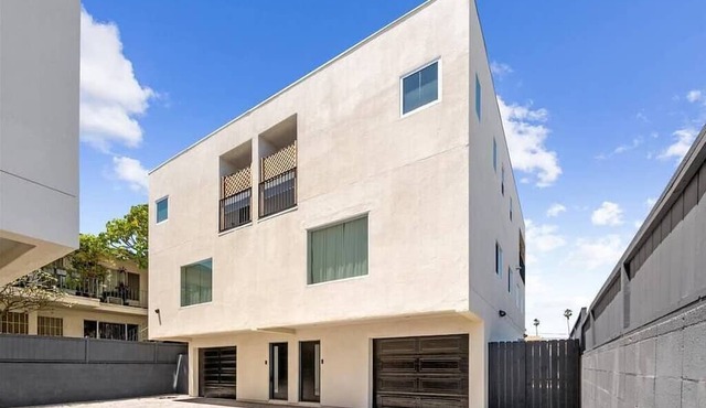 Heart of LA: Your Perfect Hollywood Stay