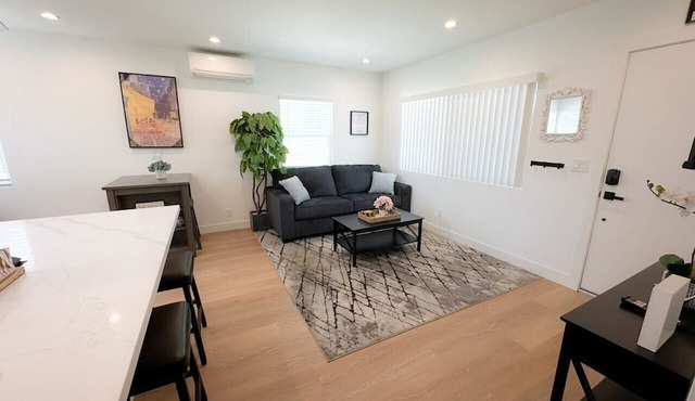 Prime Burbank Location – New 1 Bedroom Near Studios, Dining, Museums & More!
