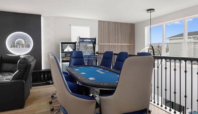 6 Bedroom Home at Villatel Orlando Resort - Private Pool, Arcade & Resort Perks