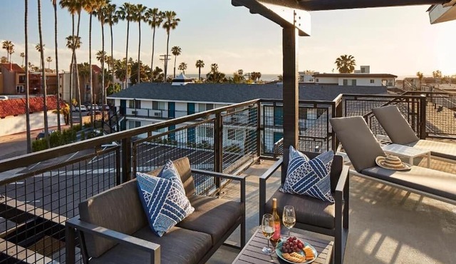 Enjoy Ocean Breezes in Charming Room in La Jolla, Steps to the Beach