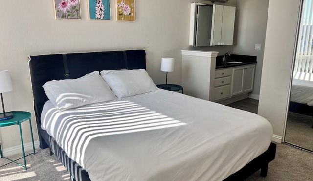 Cozy 1-bedroom condo in marvelous San Diego with WiFi with pool and hot tub