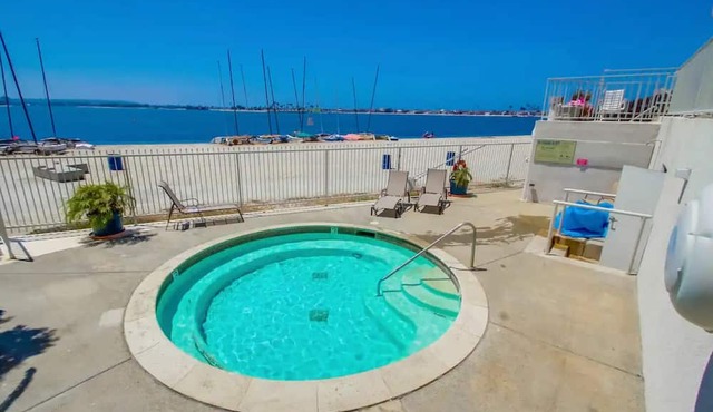 Beach Front Home, Hot Tub, View, Parking!