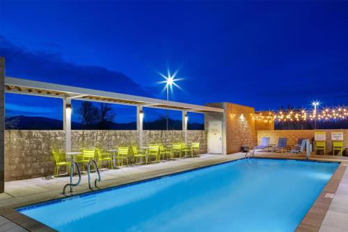 Home2 Suites By Hilton Redding
