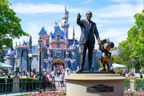 Hello Sunshine OC minutes to Disneyland-Family Friendly