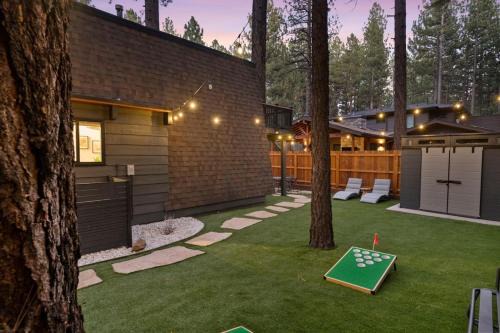 Serenity Cabin, Walk to Slopes, Hot tub, Fire Pit
