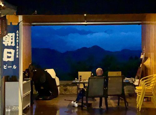 Black Stone Hilltop Great Wall Lodge & Whisky Lounge