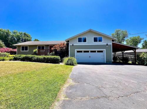 Dream Backyard Family home-Swim Spa-Gym-EV Charging