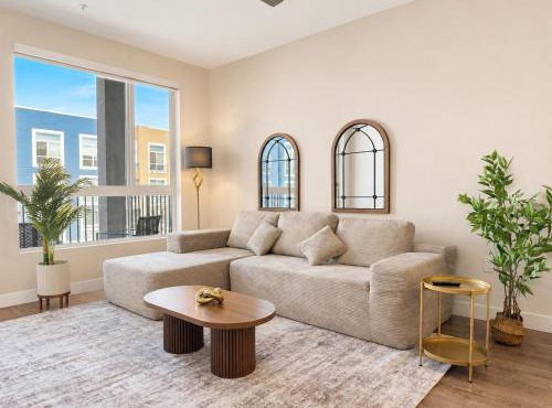 Upscale Escape 10 Min from Disneyland With Pool & Gym